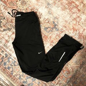 Black Nike running leggings